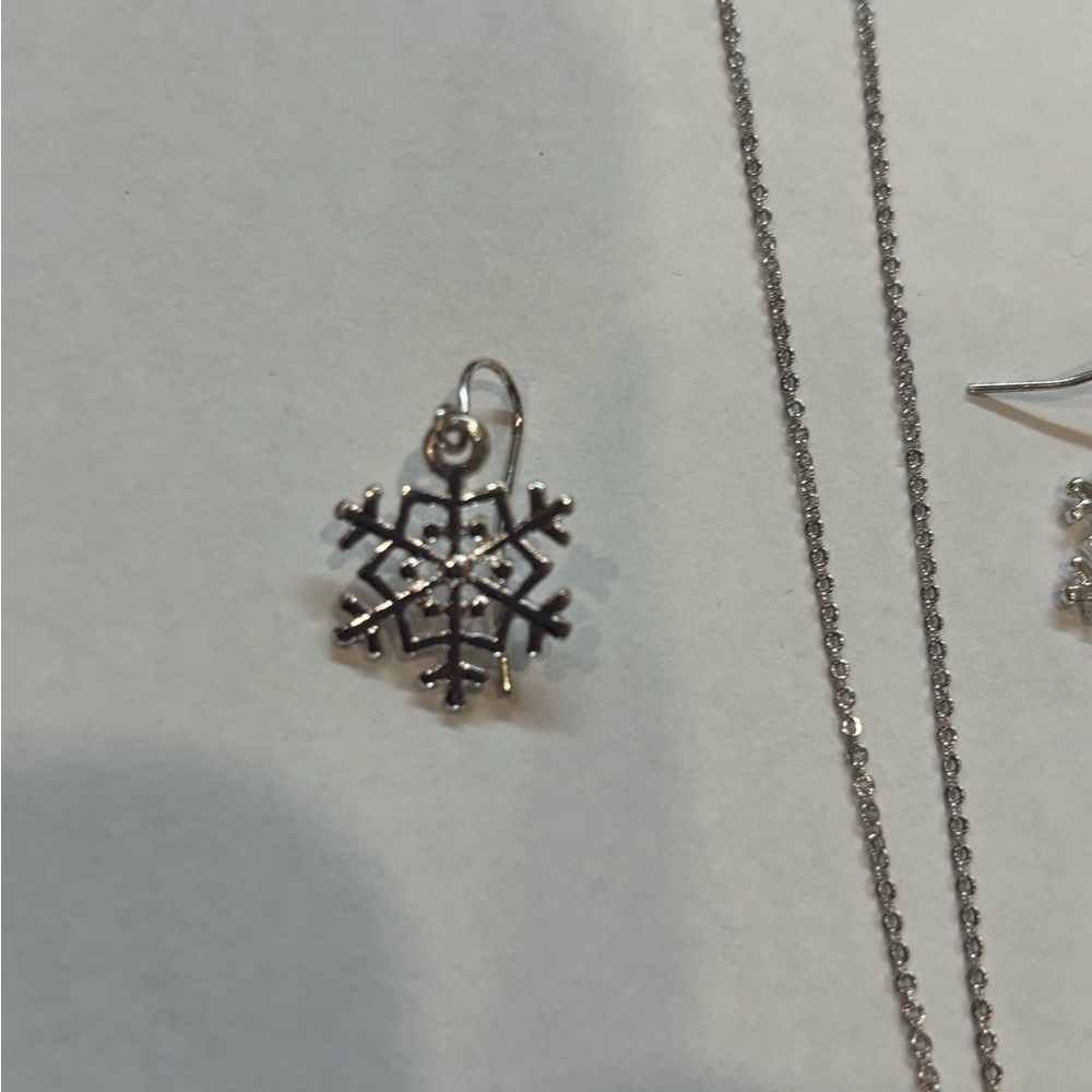 Christmas silver Snowflake Necklace and Earring Set - Picture 2 of 3